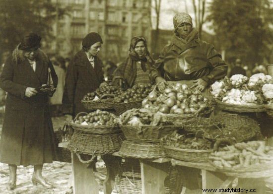 Si no hay nada para comer... ¡un polaco puede soportarlo de todos modos! La cocina en los albores de la Segunda República Polaca 