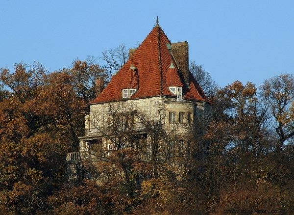 最初のヴァヴェル宮殿は 1000 年前に建てられました。床暖房も付いていました！ 