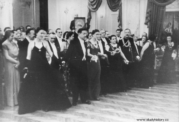 Banquete en casa del ministro, almuerzo en casa del presidente. ¿Cómo se divertía la élite de antes de la guerra? 