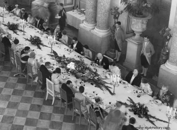 Banquete en casa del ministro, almuerzo en casa del presidente. ¿Cómo se divertía la élite de antes de la guerra? 