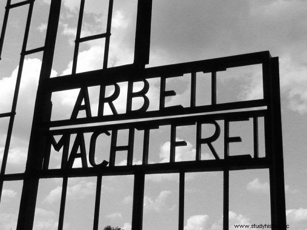 ナチスの労働収容所での「普通の」一日 