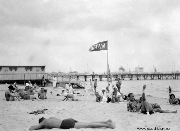  Varamiento  de antes de la guerra. ¿Cómo se comportaban nuestros bisabuelos en la playa? 