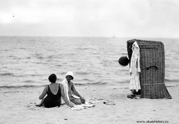  Varamiento  de antes de la guerra. ¿Cómo se comportaban nuestros bisabuelos en la playa? 