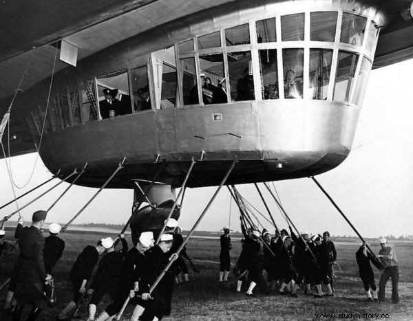 史上最も壮絶な飛行機事故。ヒンデンブルクの陥落 