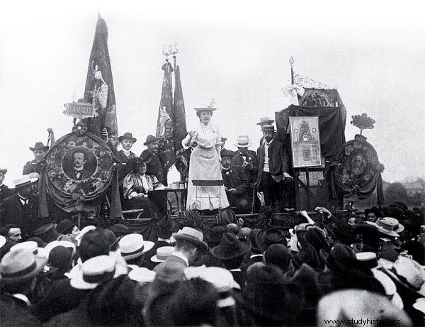 Rosa Luxemburgo. La primera mujer polaca doctorada en economía 