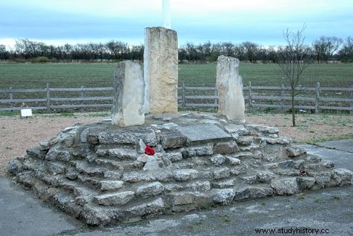 在英ポーランド人空軍兵：酔っぱらった原始人、強姦犯、そして動物？ 