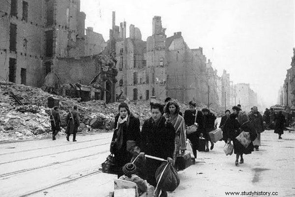 ¡Soldados del Ejército Rojo! ¡Las mujeres alemanas son tuyas! Violaciones soviéticas en Prusia y Berlín 