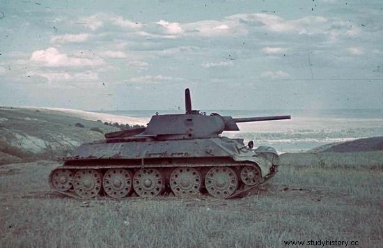 Tanque T-34. La nueva  estrella  del Ejército Rojo 