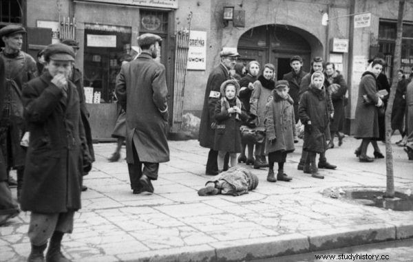 О таких историях тоже следует рассказать. 5 евреев, которые зарабатывали деньги во время Второй мировой войны 