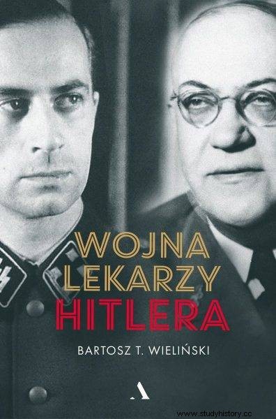 ¿Hitler tenía un testículo? ¿O era homosexual? Los relatos más extraños del Führer 