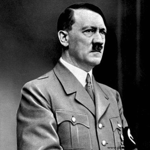 ¿Hitler tenía un testículo? ¿O era homosexual? Los relatos más extraños del Führer 