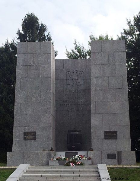 En este campo, la muerte por gaseo era una de las más leves, y los prisioneros transportados desde KL Auschwitz-Birkenau rogaban por la posibilidad de regresar. 