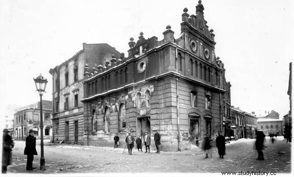 Pogromo en Lviv en 1918.  En casa atacaron, amenazaron con disparar, destrozaron la cabeza de mi esposa y le cortaron los dedos de la mano a mi hija  