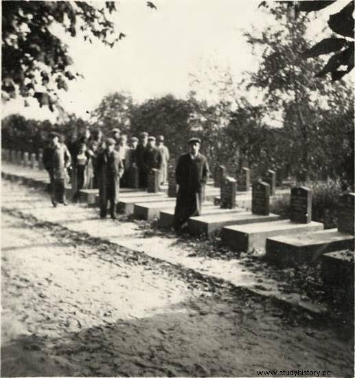 Pogromo en Lviv en 1918.  En casa atacaron, amenazaron con disparar, destrozaron la cabeza de mi esposa y le cortaron los dedos de la mano a mi hija  