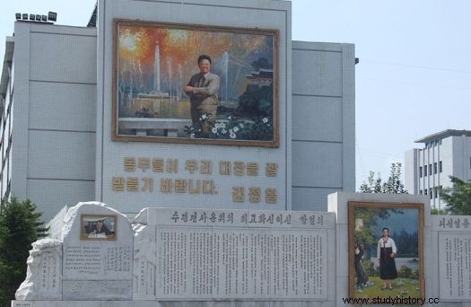 北朝鮮のキリスト降誕のシーン？独裁者の母、偉大な執着と魔法の誕生 