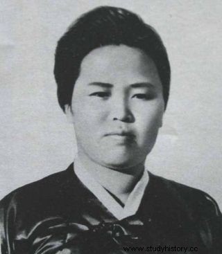 北朝鮮のキリスト降誕のシーン？独裁者の母、偉大な執着と魔法の誕生 