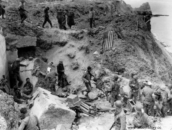 La misión más arriesgada del Día D. Los Rangers asaltan Pointe du Hoc 