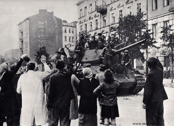 Patéticos invasores. ¿Cómo se burlaron nuestros abuelos de que los soviéticos  liberaron  Polonia? 