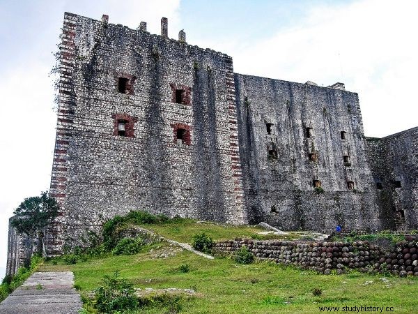 La Estrella de la Muerte era real. en el caribe 