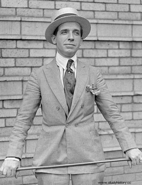 Charles Ponzi:la historia de un famoso embaucador 