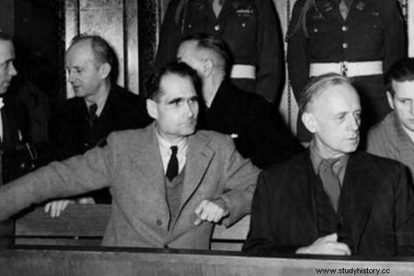 Los nazis más importantes tras el fin de la guerra. ¿Qué pasó con Goebbels, Hess y Frank? 