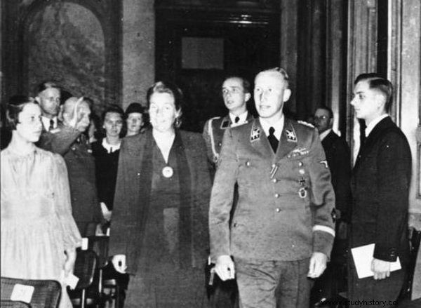 La bestia cervatillo. Todos los crímenes de Reinhard Heydrich 