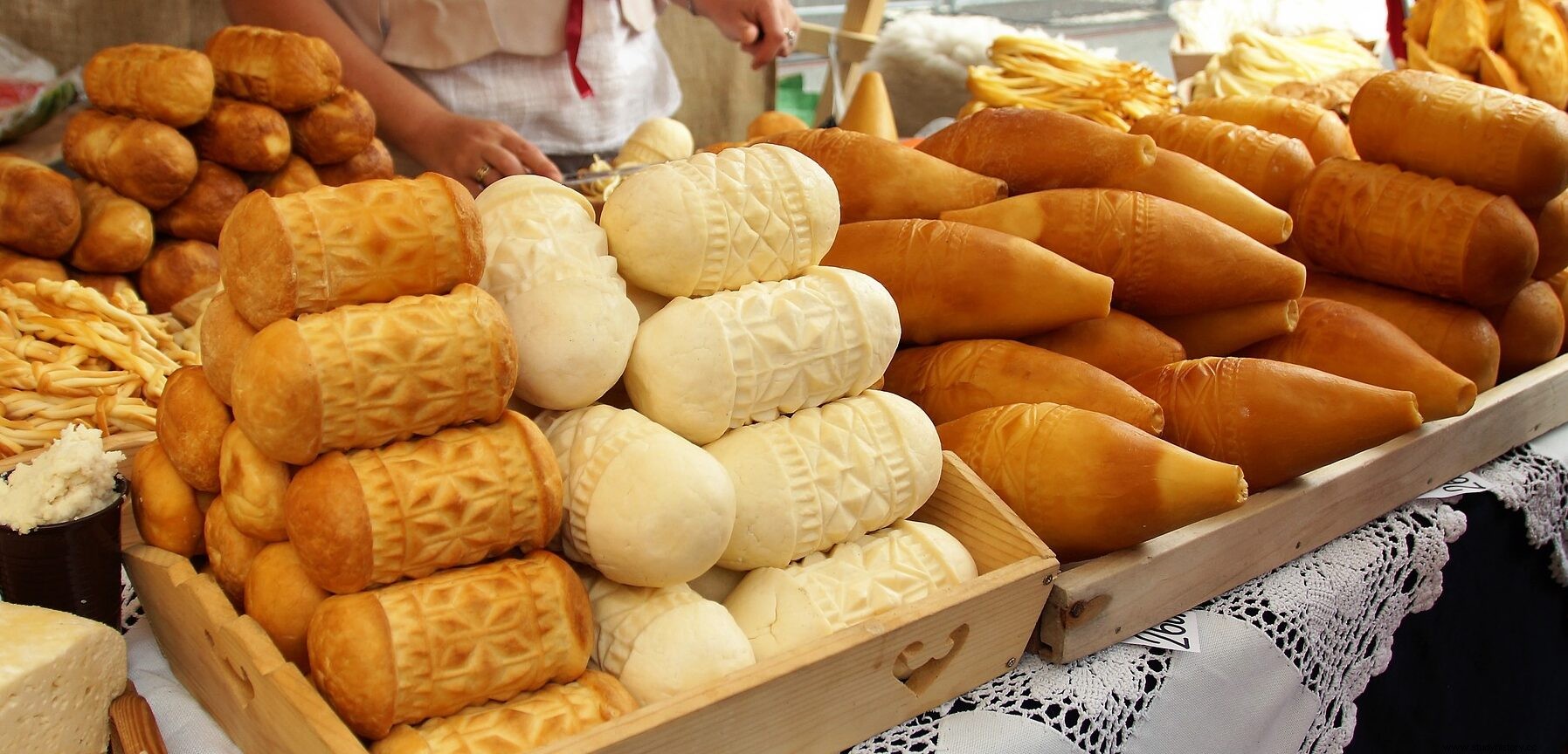 Oscypek:queso tradicional hecho a mano de las montañas de Polonia. 