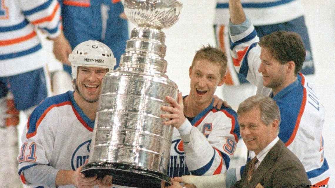 Wayne Gretzky:La historia de la leyenda canadiense del hockey sobre hielo. 