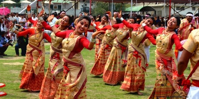 Bihu - 愛、喜び、幸福のアッサムの祭り 