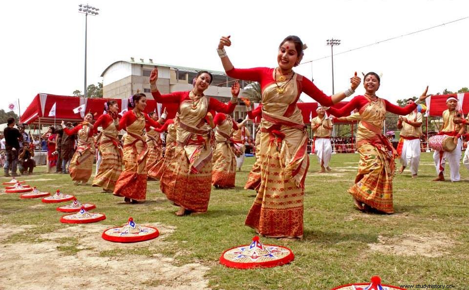 Bihu - 愛、喜び、幸福のアッサムの祭り 