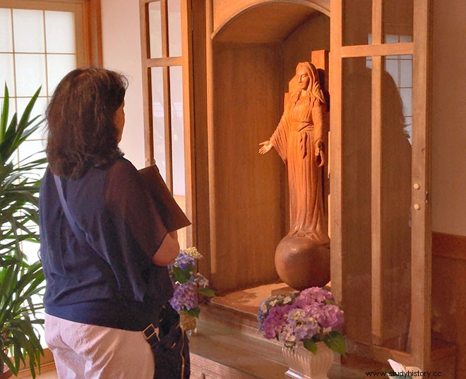 La milagrosa estatua de la Virgen María en Akita, Japón, produce sangre, sudor y lágrimas 