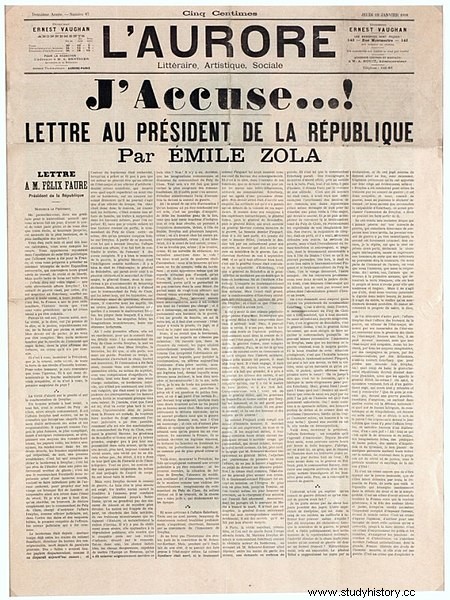 Publicación del artículo  J accuse  de Émile Zola 