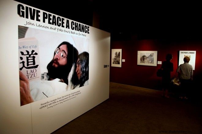 John Lennon-Yoko Ono:La historia detrás de la cama contra la guerra y la sospecha 