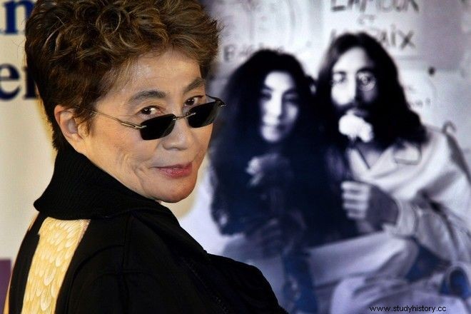 John Lennon-Yoko Ono:La historia detrás de la cama contra la guerra y la sospecha 