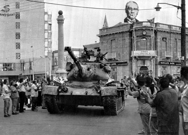 20 июля 1974 г.:Темные дни турецкого вторжения через три свидетельства. 