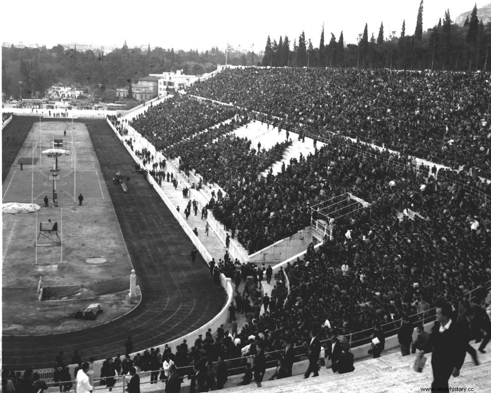 4/4/1968, el día en que el AEK fue coronada reina 