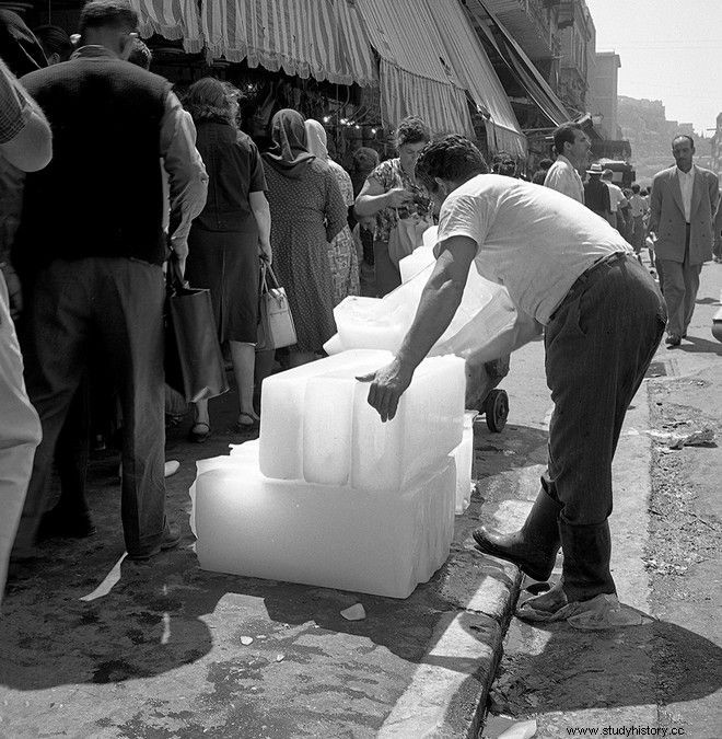 Un viaje fotográfico a la Atenas de los años 60 