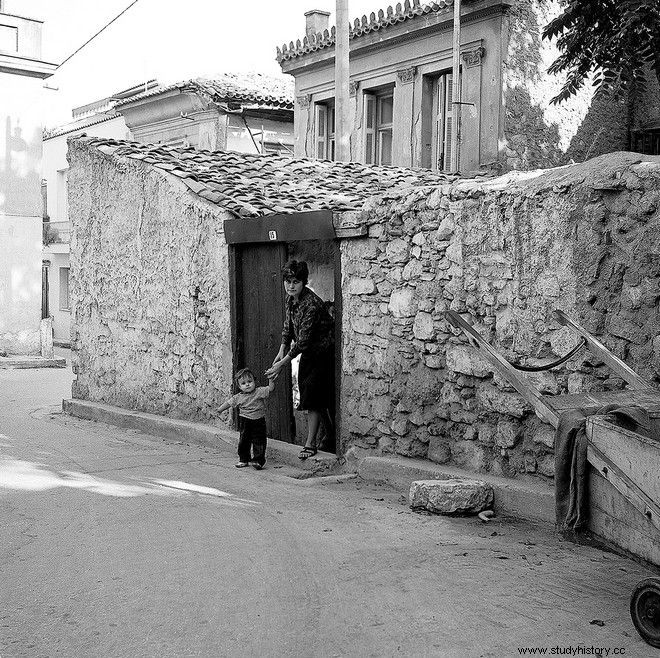 Un viaje fotográfico a la Atenas de los años 60 