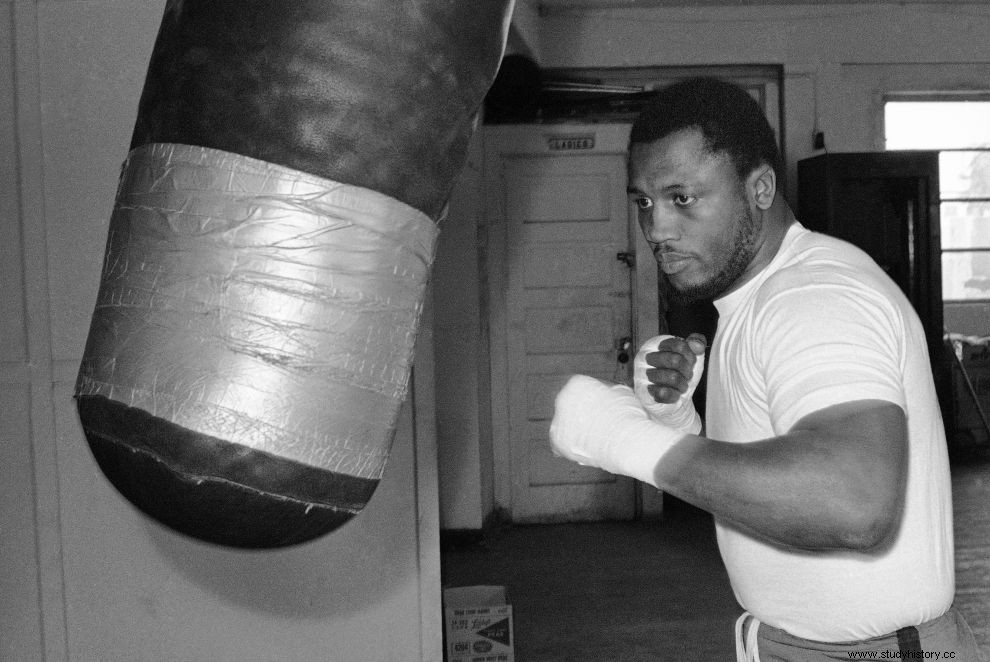 Cuando el invicto Muhammad Ali fue derrotado por Joe Frazier 