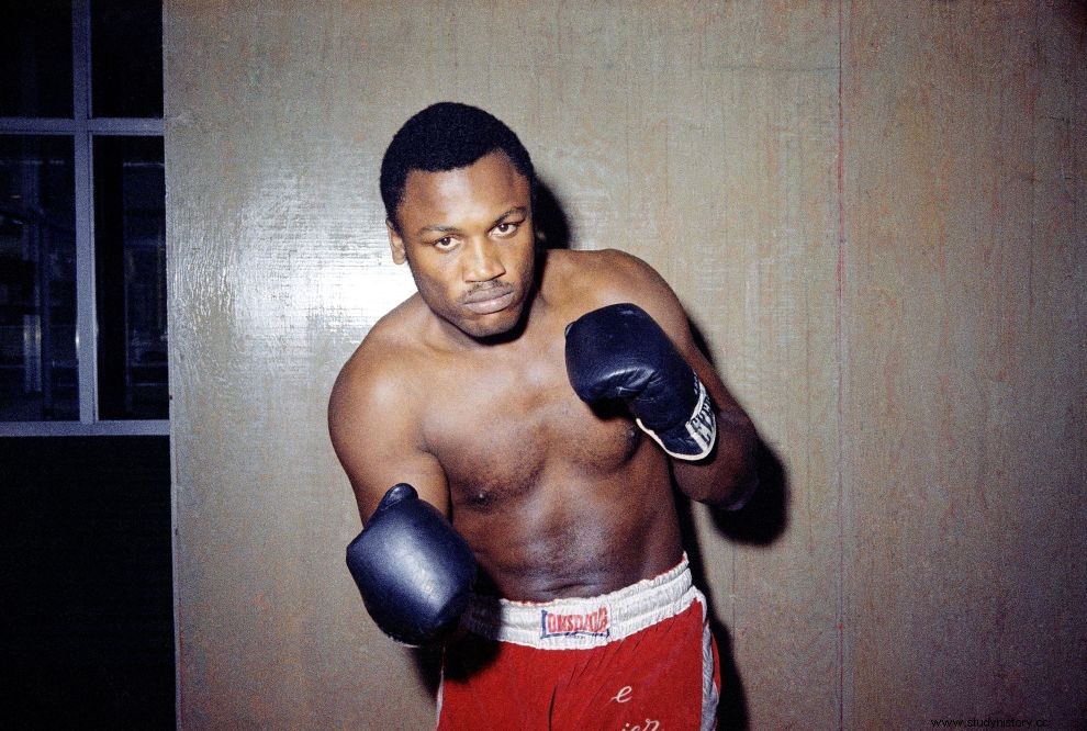 Cuando el invicto Muhammad Ali fue derrotado por Joe Frazier 