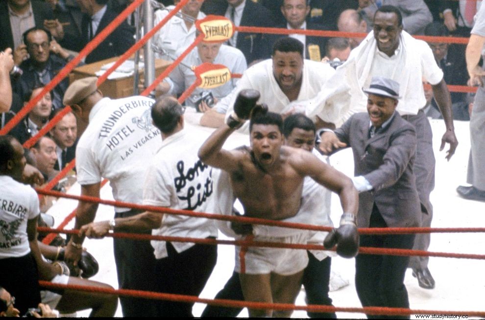 Cuando el invicto Muhammad Ali fue derrotado por Joe Frazier 