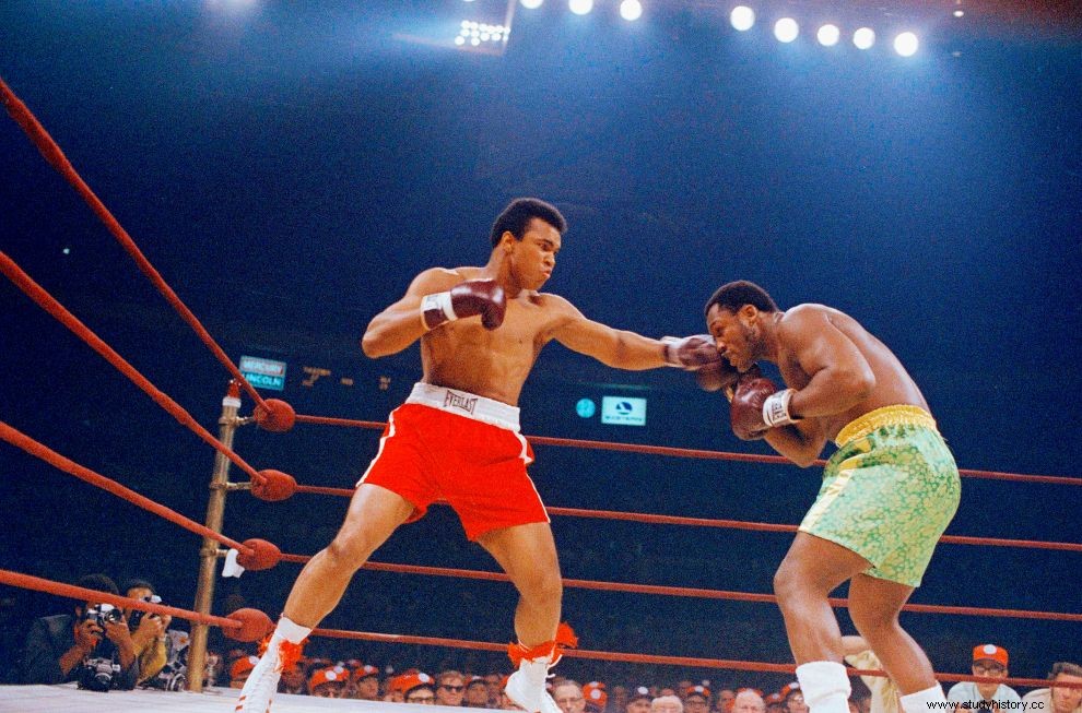 Cuando el invicto Muhammad Ali fue derrotado por Joe Frazier 