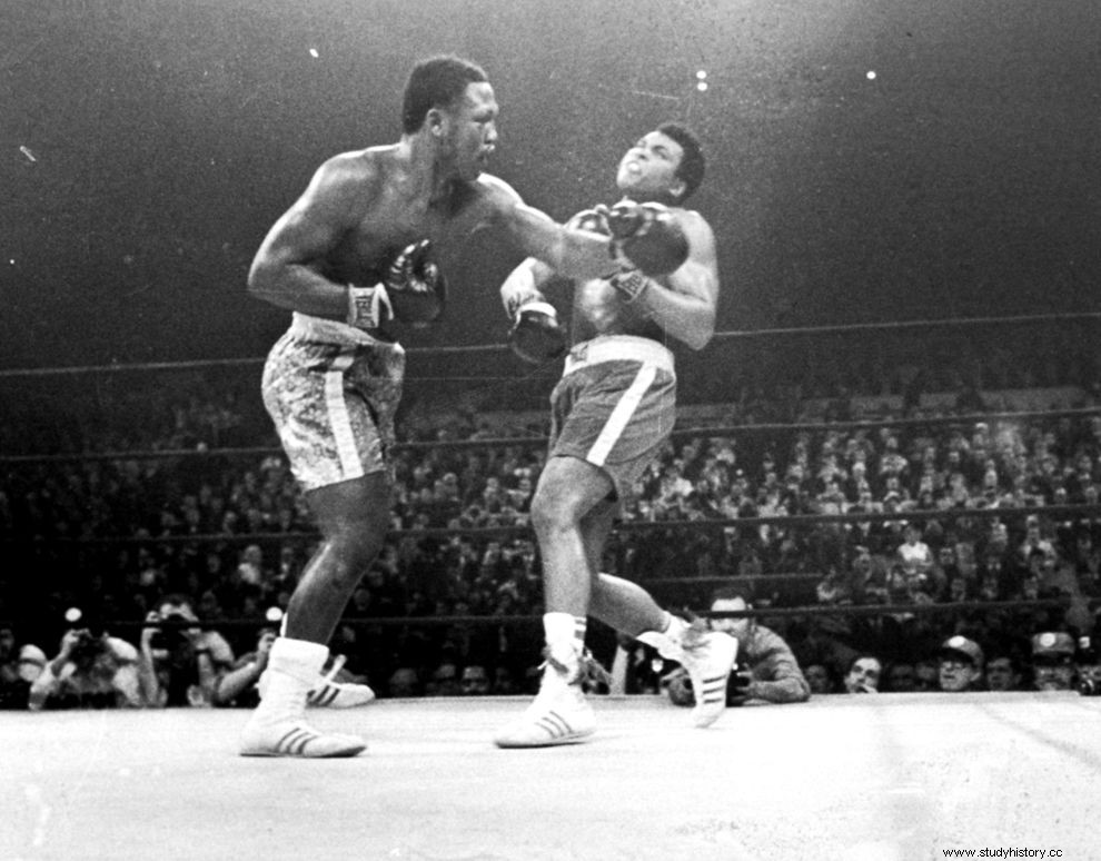 Cuando el invicto Muhammad Ali fue derrotado por Joe Frazier 