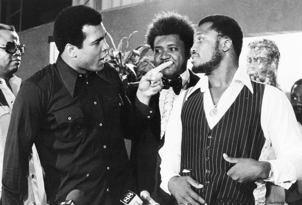 Cuando el invicto Muhammad Ali fue derrotado por Joe Frazier 