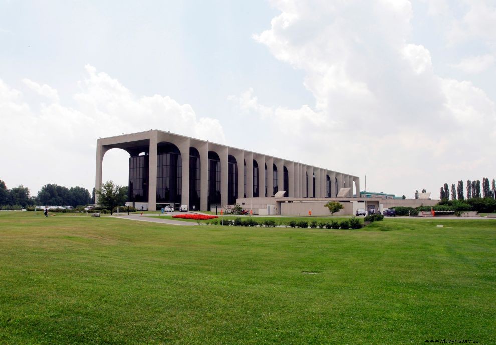 Oskar Niemeyer, un arquitecto visionario. Vivió hasta los 105 años y creó edificios asombrosos. 