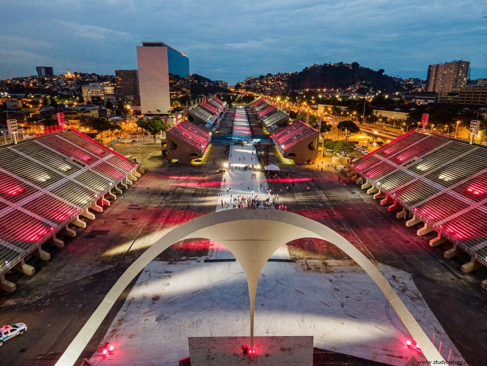 Oskar Niemeyer, un arquitecto visionario. Vivió hasta los 105 años y creó edificios asombrosos. 