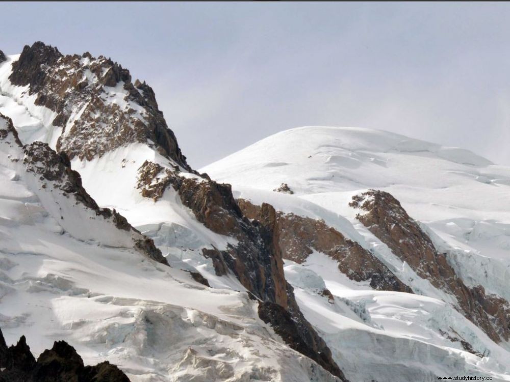 Alpes:restos humanos emergen de los glaciares 