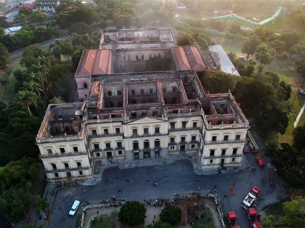 リオ国立博物館の火災：ブラジルの心に響く 