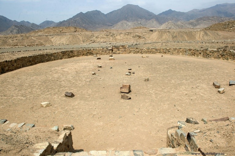 Перу:Караль, 5000-летний археологический город, которому угрожает незаконное строительство 