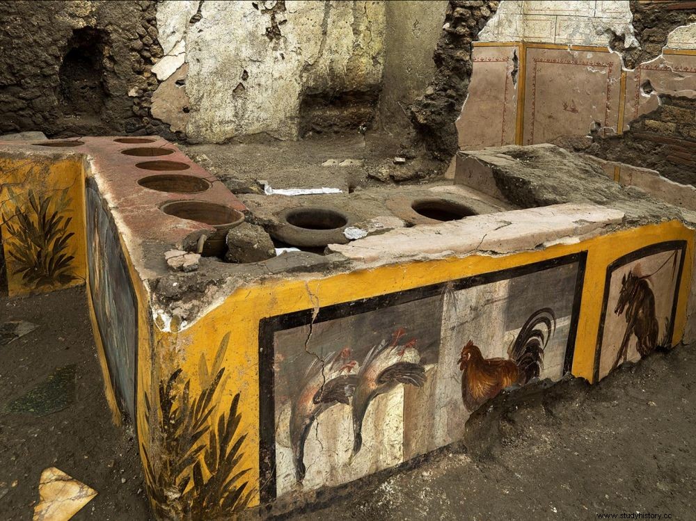 Un termopolio excepcional, un puesto de comida callejera en la antigua Roma, desenterrado en Pompeya 